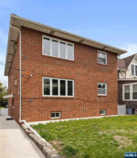184 Central Lane 2