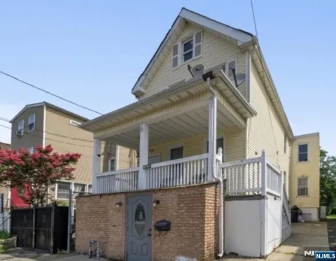 70 Welland Avenue