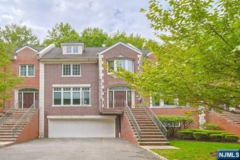 2 Candlewood Drive