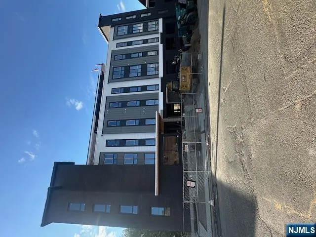 507 E 23rd Street 304 Paterson, NJ 07514