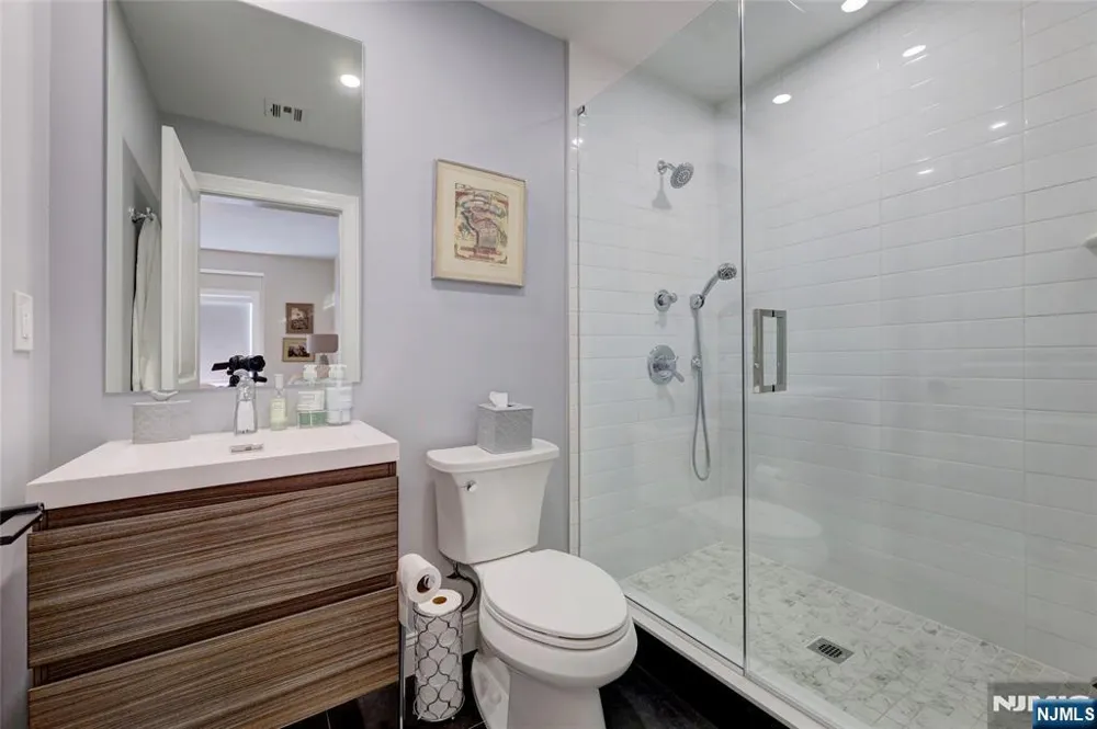 63 Sunset Lane Tenafly, NJ 07670