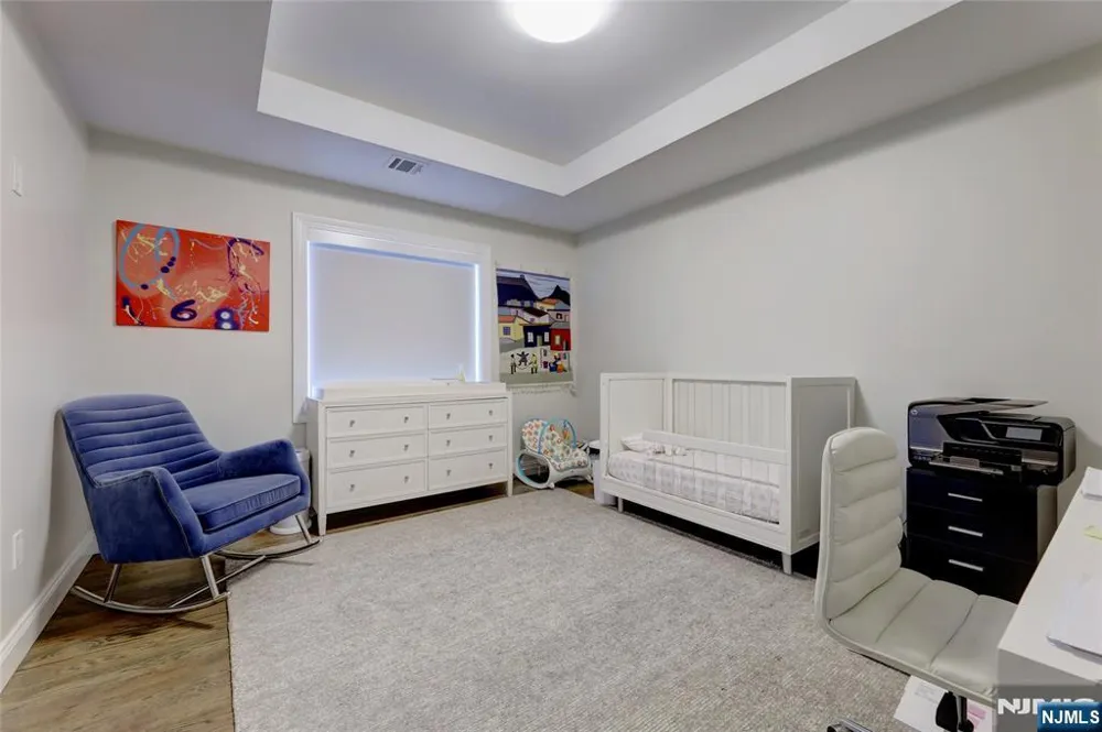 63 Sunset Lane Tenafly, NJ 07670