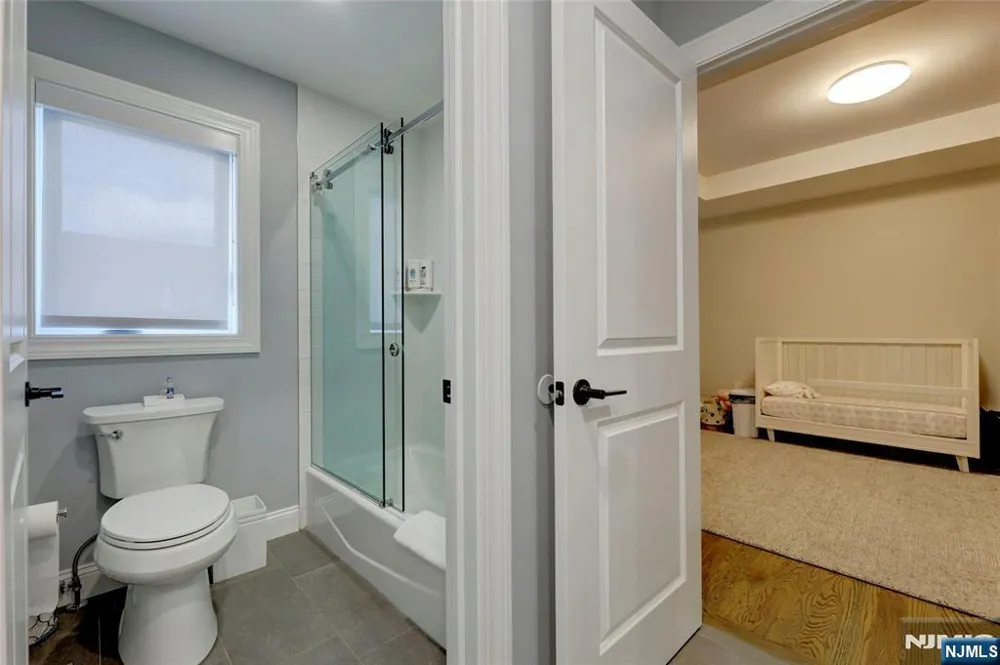 63 Sunset Lane Tenafly, NJ 07670
