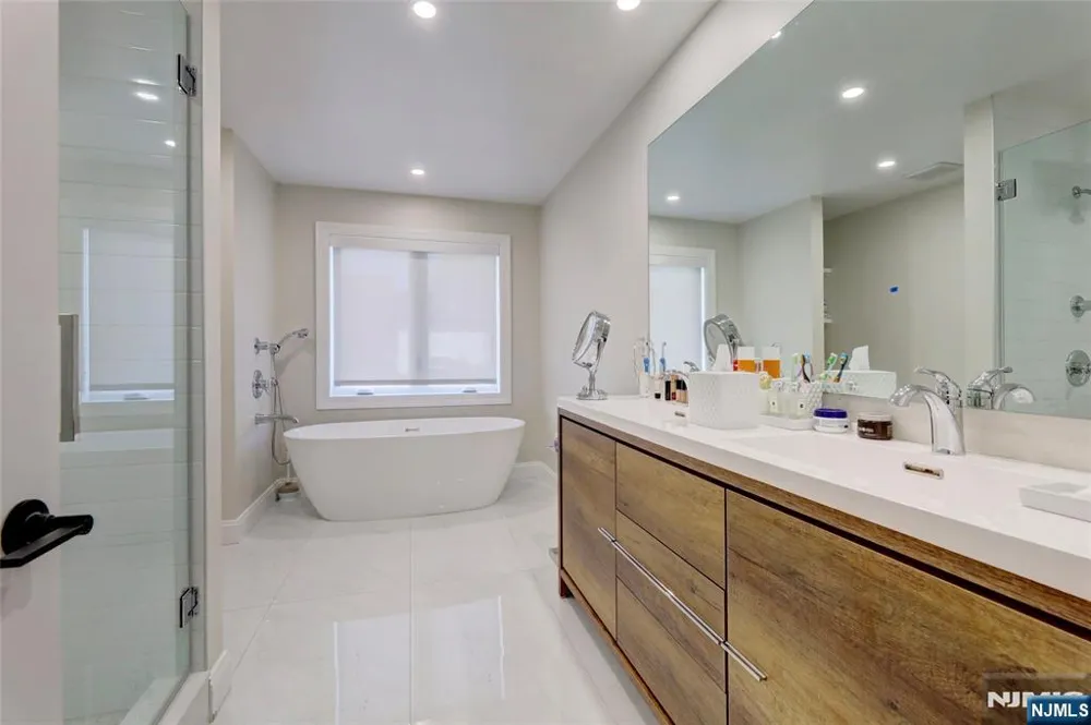 63 Sunset Lane Tenafly, NJ 07670