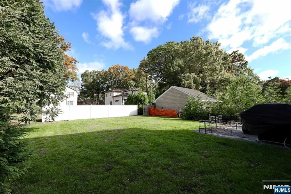 63 Sunset Lane Tenafly, NJ 07670