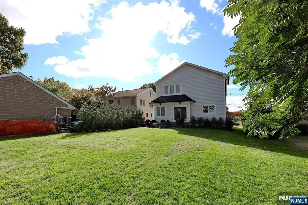 63 Sunset Lane Tenafly, NJ 07670