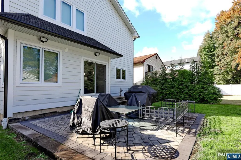 63 Sunset Lane Tenafly, NJ 07670