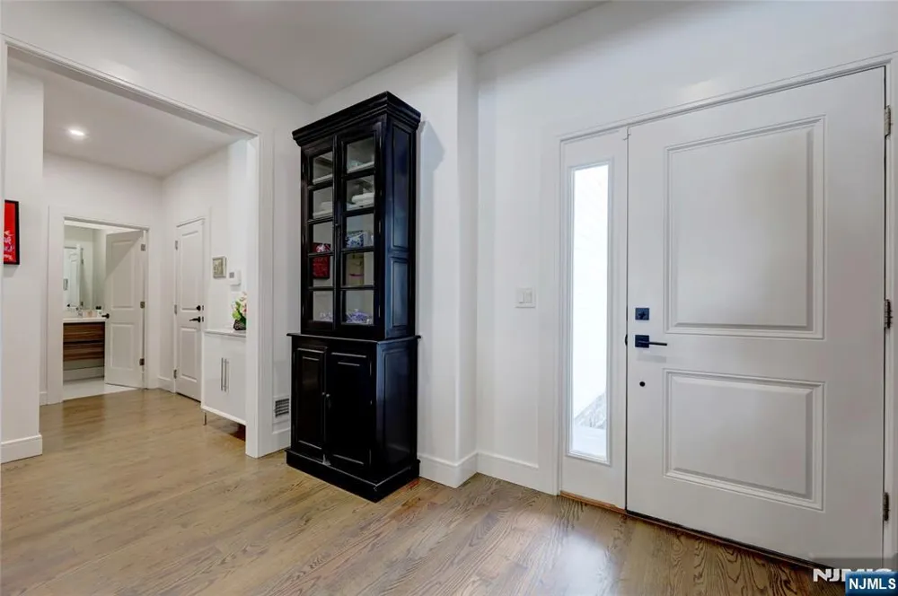 63 Sunset Lane Tenafly, NJ 07670