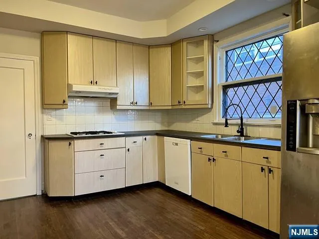 695 Palisade Avenue Cliffside Park, NJ 07010