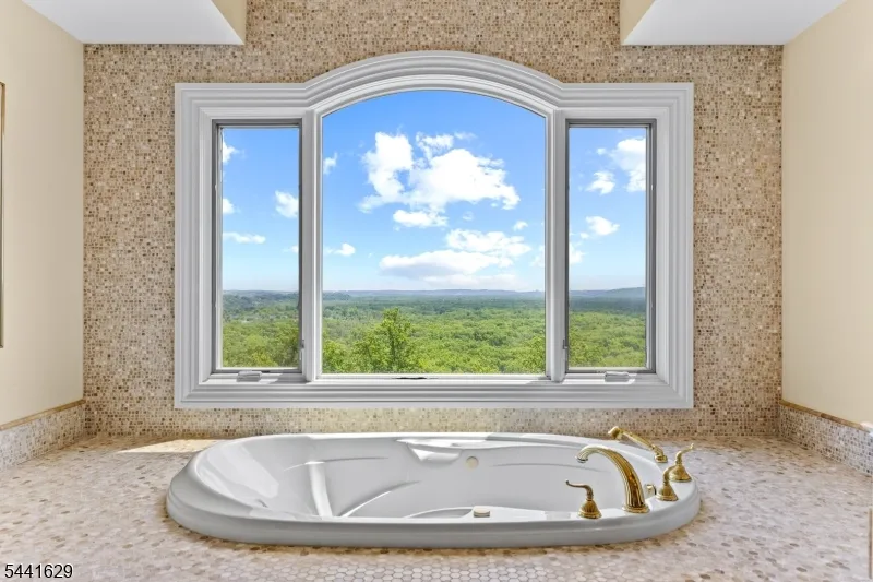 15 Adams Way Montville, NJ 07082