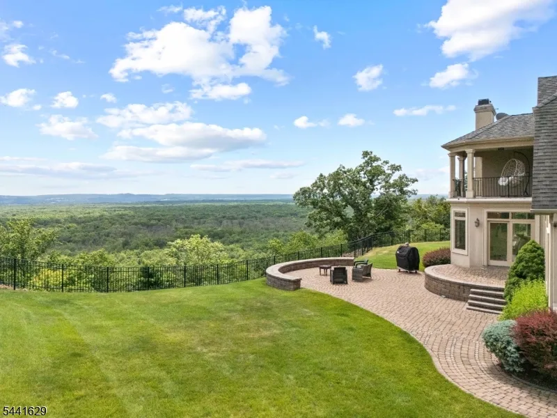 15 Adams Way Montville, NJ 07082
