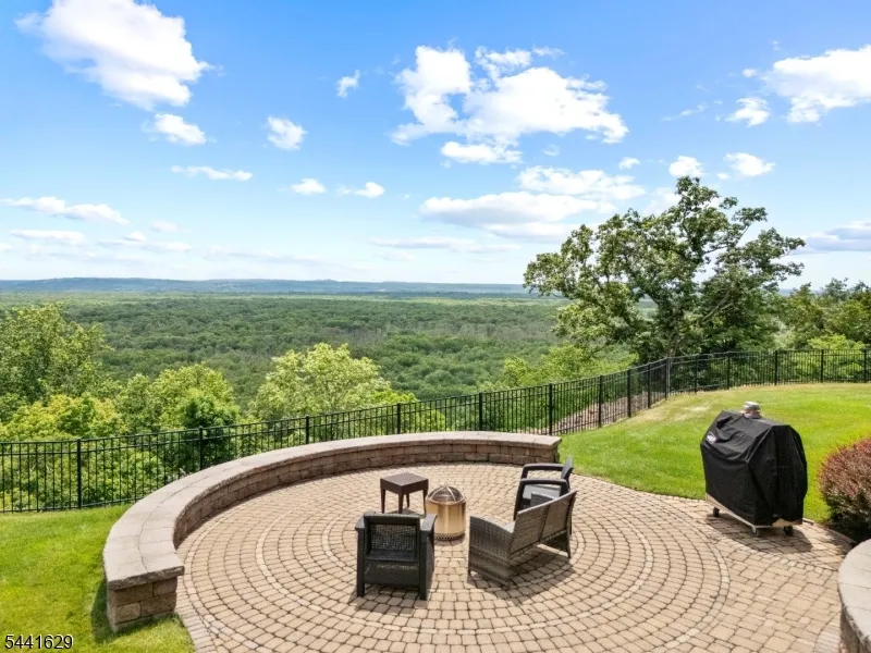 15 Adams Way Montville, NJ 07082