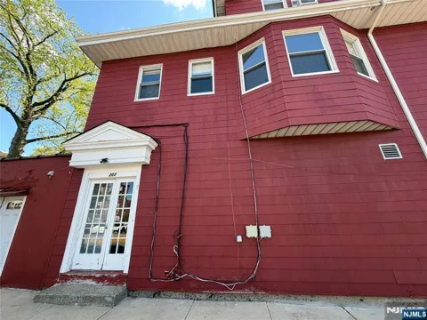 252 Boulevard 2