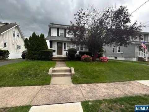 31 Bamford Avenue 1st floor