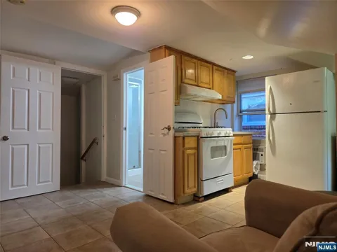 509 Saint Pauls Avenue Second Floor