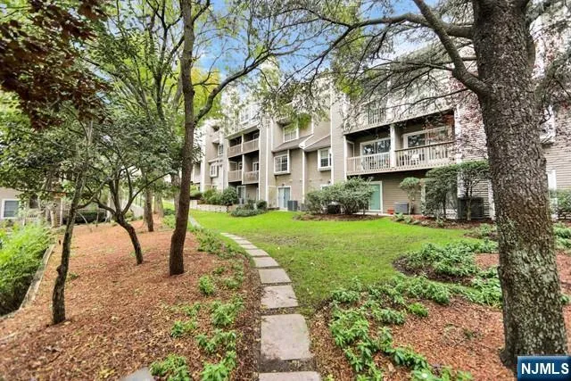 549 Windsor Drive 549 Palisades Park, NJ 07650