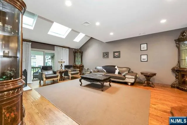 549 Windsor Drive 549 Palisades Park, NJ 07650
