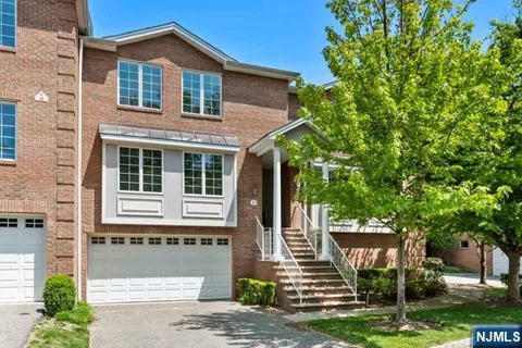 17 Skymark Court
