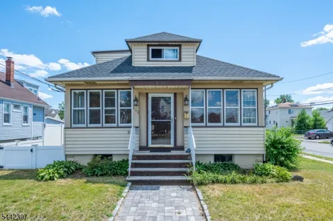 8 Henderson Blvd