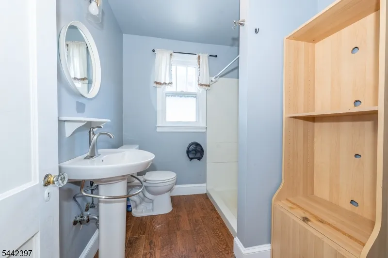 8 Henderson Blvd Fair Lawn, NJ 07410
