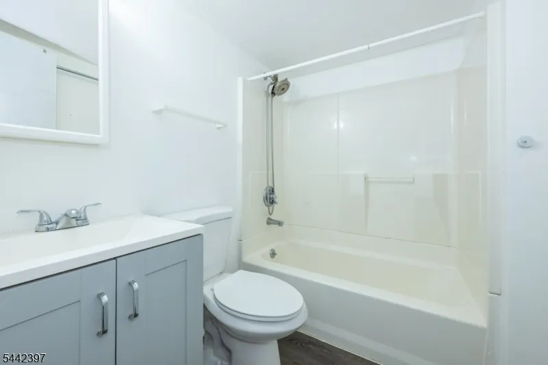 8 Henderson Blvd Fair Lawn, NJ 07410
