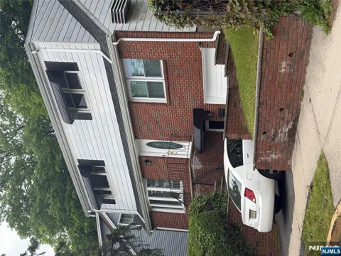 387 Farnham Avenue 2