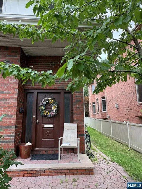 458 Lawn Avenue 2nd Floor
