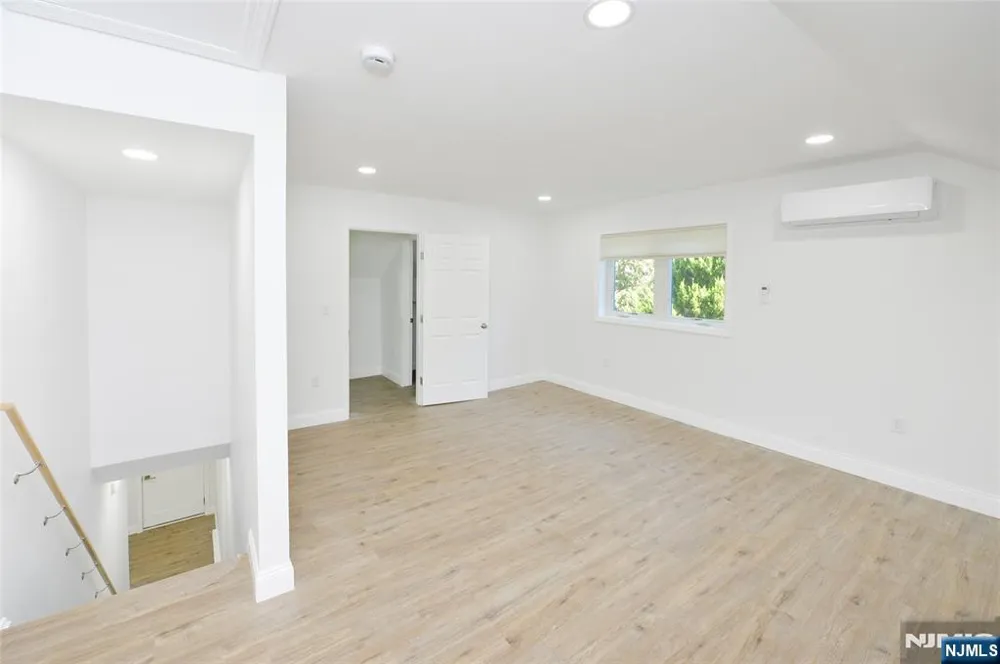 385 Goffle Road 2nd Floor Ridgewood, NJ 07450