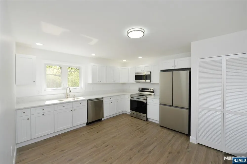 385 Goffle Road 2nd Floor Ridgewood, NJ 07450