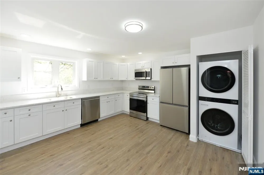 385 Goffle Road 2nd Floor Ridgewood, NJ 07450