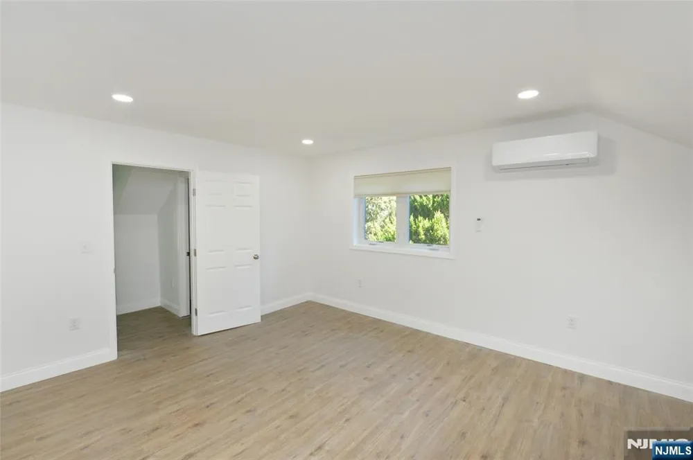 385 Goffle Road 2nd Floor Ridgewood, NJ 07450