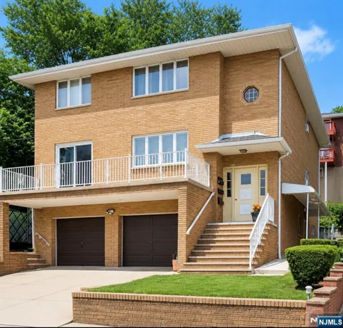 470 4th Street 2