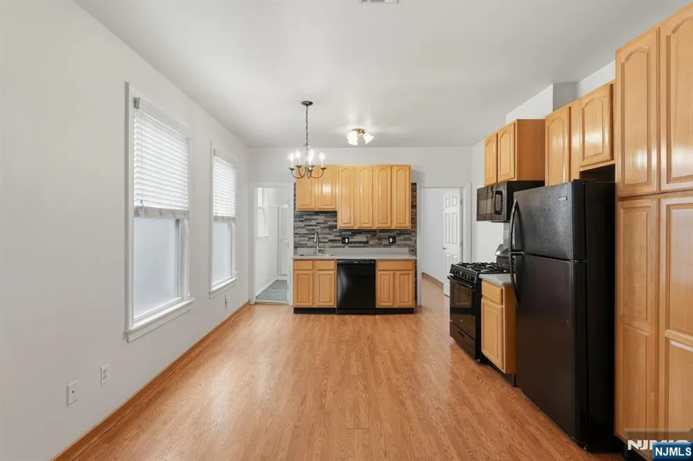 394 Woodlawn Avenue 2 Jersey City, NJ 07305