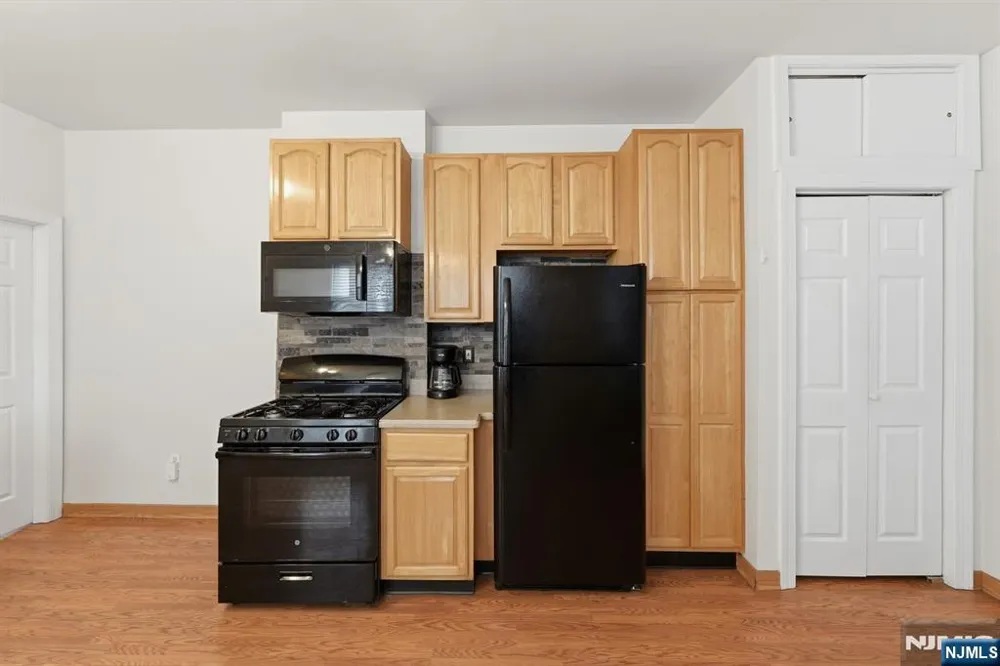 394 Woodlawn Avenue 2 Jersey City, NJ 07305