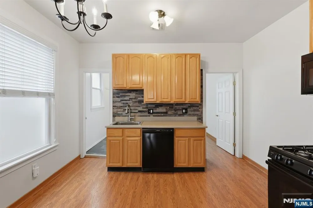 394 Woodlawn Avenue 2 Jersey City, NJ 07305