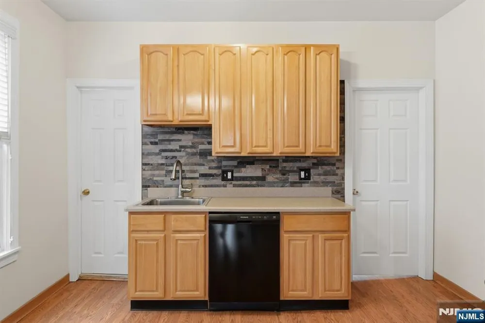 394 Woodlawn Avenue 2 Jersey City, NJ 07305