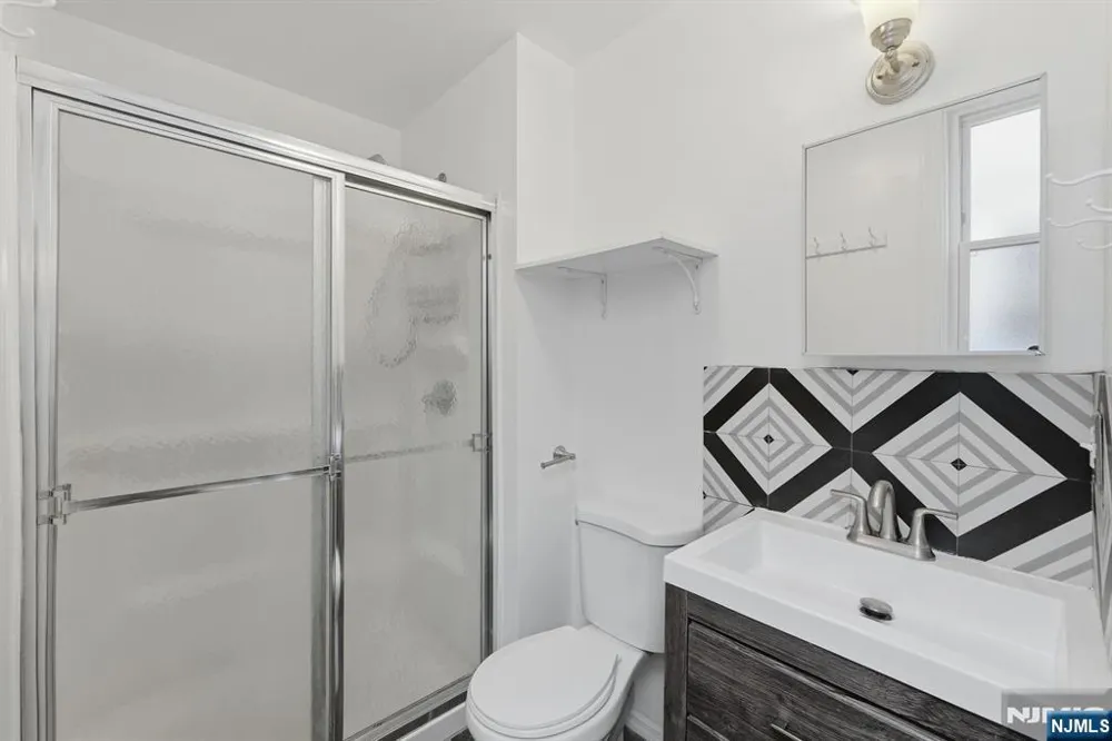 394 Woodlawn Avenue 2 Jersey City, NJ 07305
