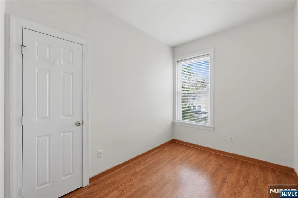 394 Woodlawn Avenue 2 Jersey City, NJ 07305