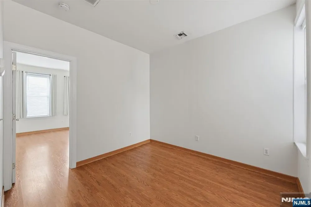 394 Woodlawn Avenue 2 Jersey City, NJ 07305