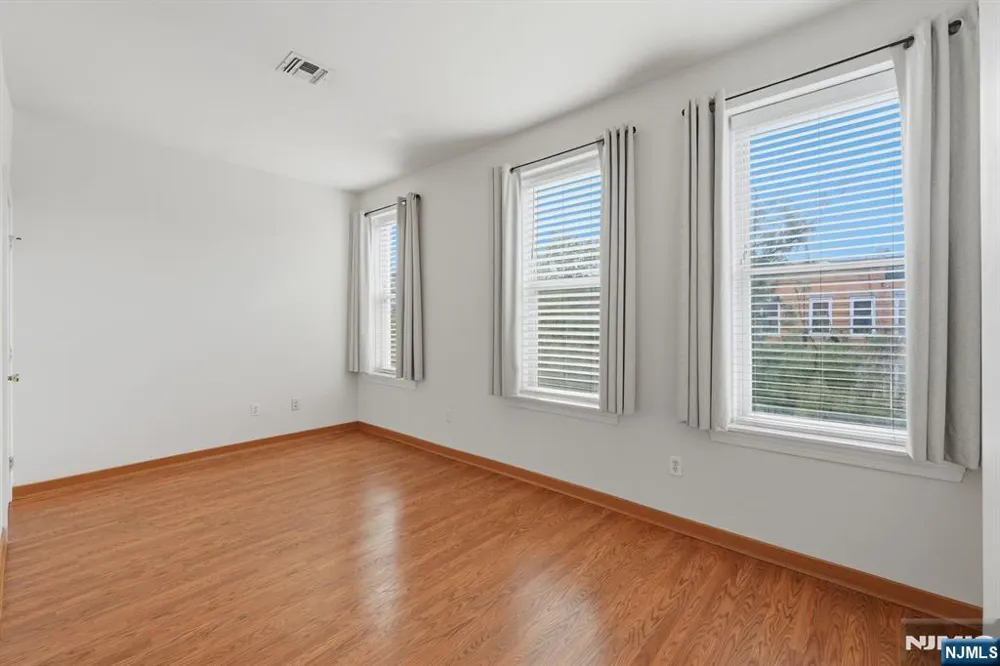 394 Woodlawn Avenue 2 Jersey City, NJ 07305