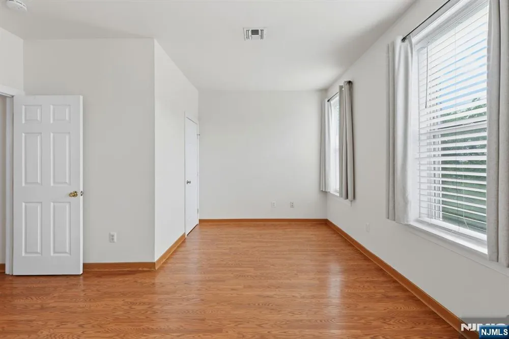 394 Woodlawn Avenue 2 Jersey City, NJ 07305