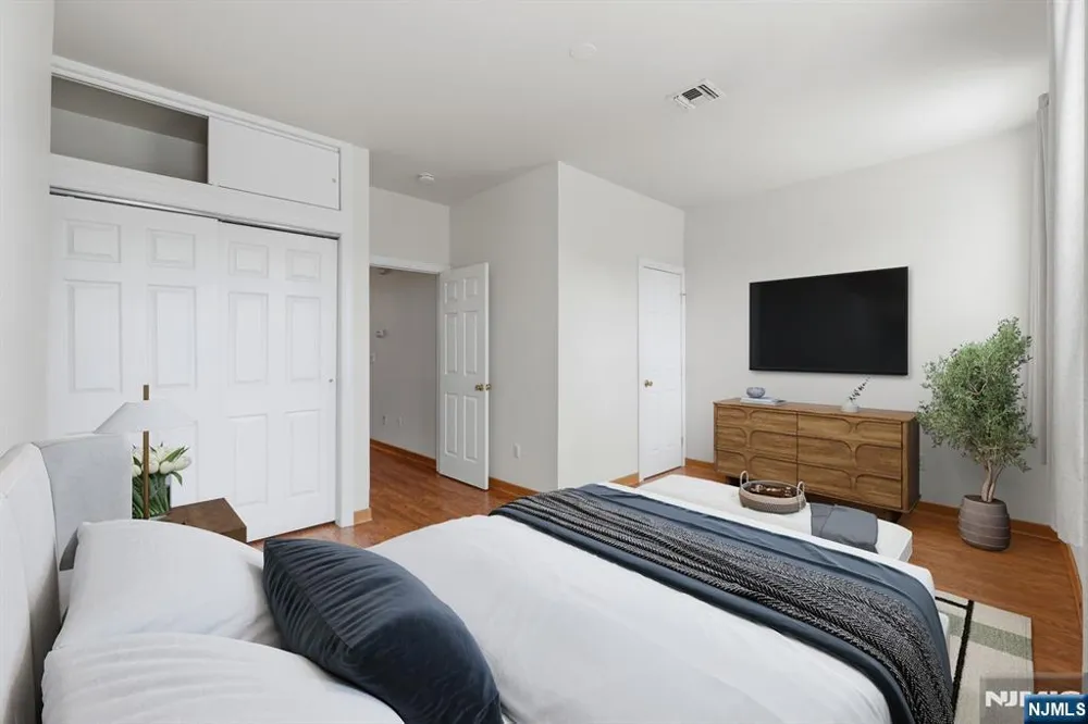 394 Woodlawn Avenue 2 Jersey City, NJ 07305