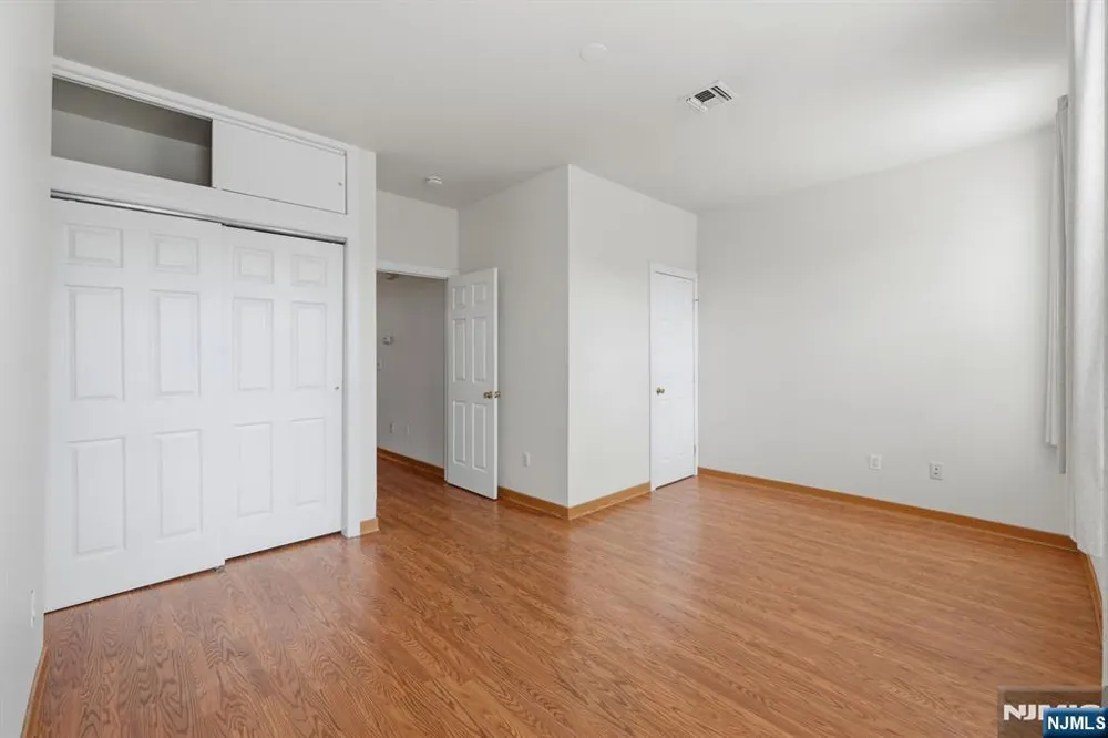394 Woodlawn Avenue 2 Jersey City, NJ 07305