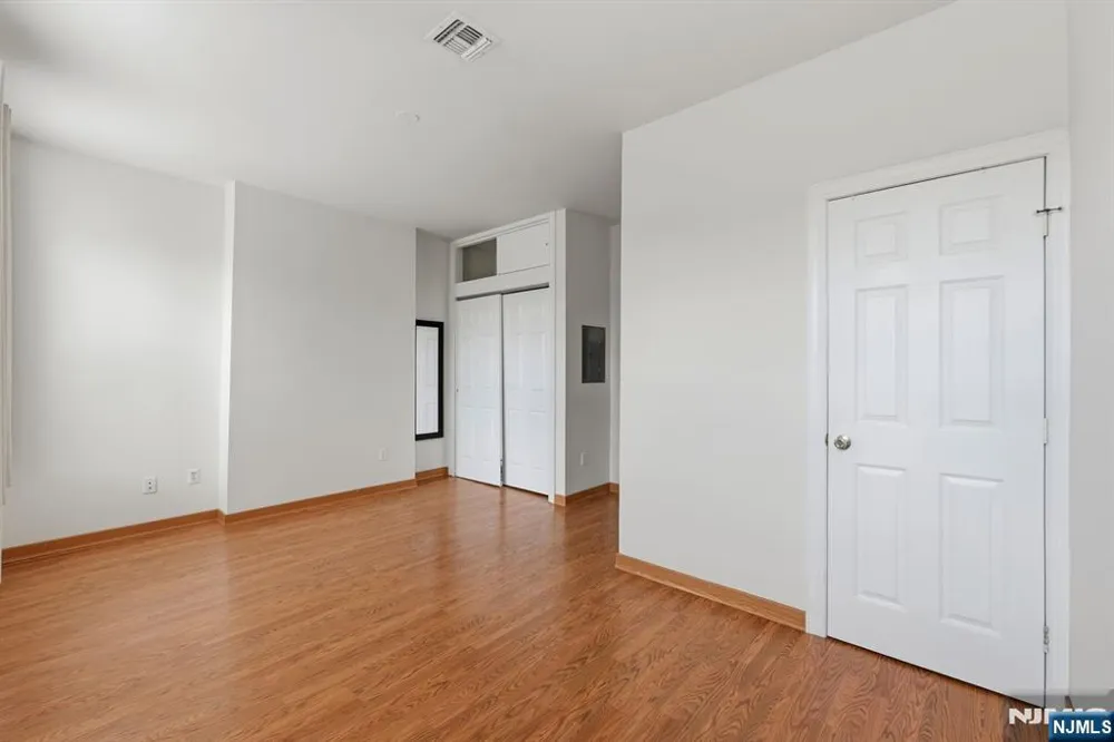 394 Woodlawn Avenue 2 Jersey City, NJ 07305