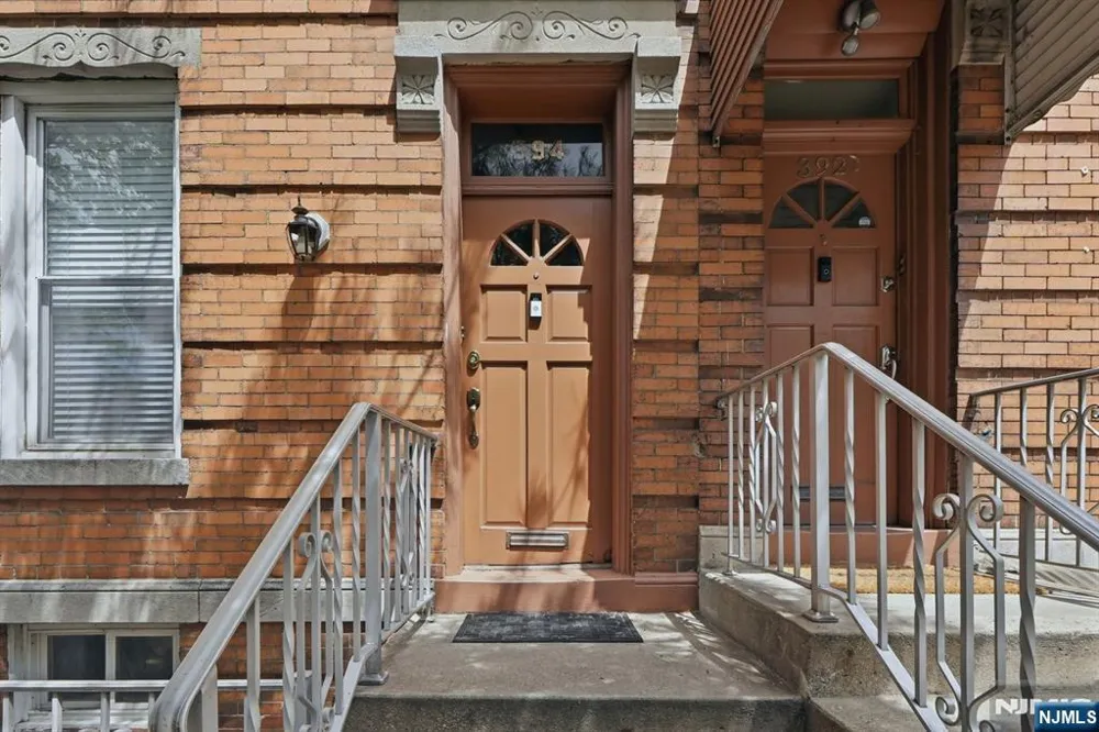 394 Woodlawn Avenue 2 Jersey City, NJ 07305