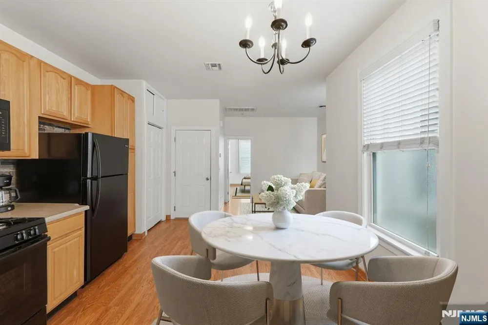 394 Woodlawn Avenue 2 Jersey City, NJ 07305