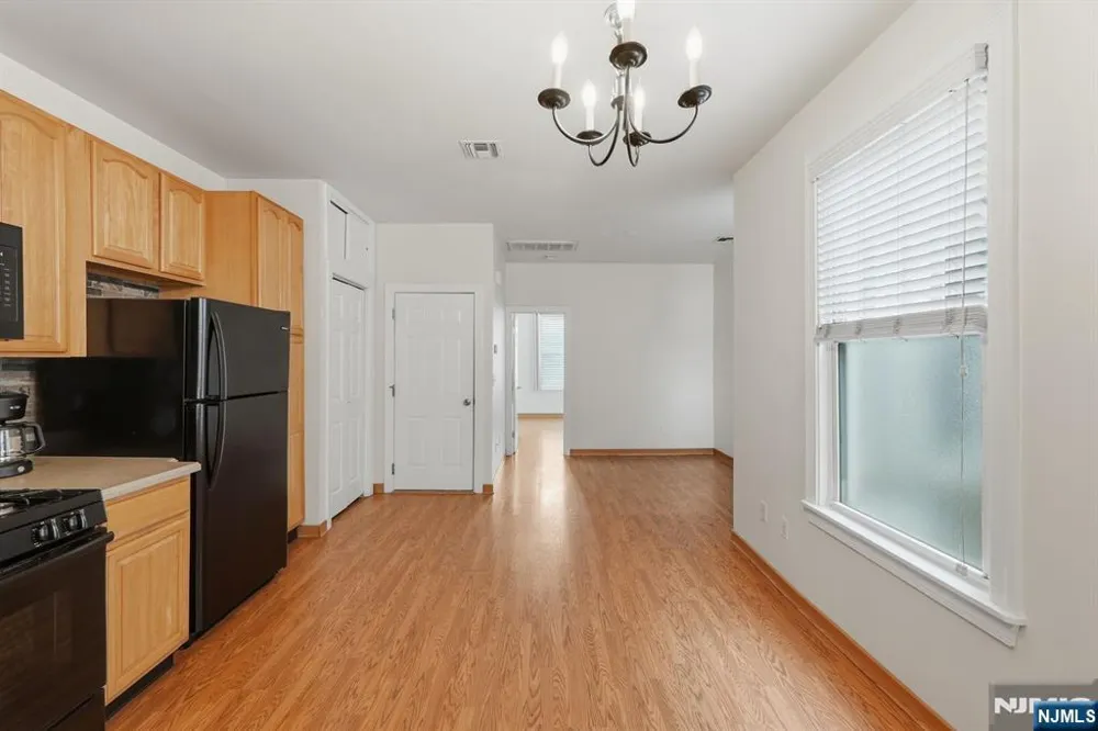 394 Woodlawn Avenue 2 Jersey City, NJ 07305