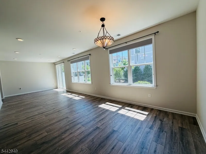 907 Greenland Sq Highland Park, NJ 08904