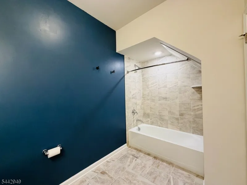 907 Greenland Sq Highland Park, NJ 08904