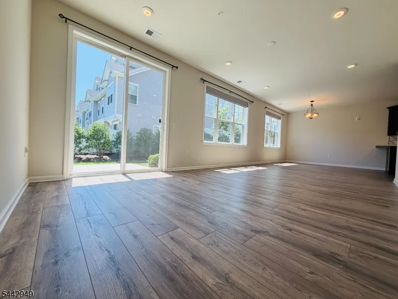 907 Greenland Sq Highland Park, NJ 08904